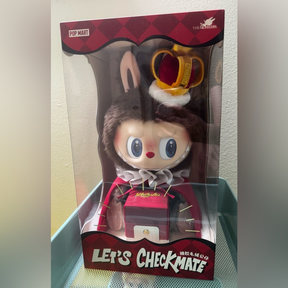 Pop Mart "Let's Checkmate" Vinyl face doll, (King) - New in box!  Authentic!
